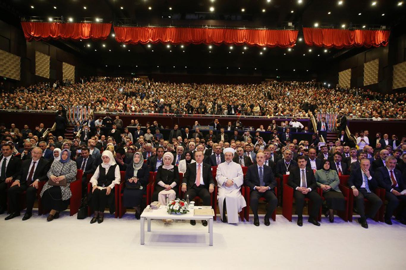 Cumhurbaşkanı Erdoğan "Kutlu Doğum" programında konuştu Cumhurbaşkanı Erdoğan "Kutlu Doğum" programında konuştu